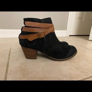 DV brand suede ankle booties black with brown strappy accent sz 8.5